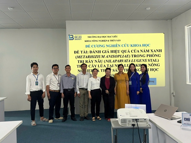 KHOA NÔNG NGHIỆP VÀ THỦY SẢN, TRƯỜNG ĐẠI HỌC BẠC LIÊU TỔ CHỨC ĐÁNH GIÁ ĐỀ CƯƠNG ĐỀ TÀI NGHIÊN CỨU KHOA HỌC SINH VIÊN NGÀNH BẢO VỆ THƯC VẬT - ĐỀ TÀI “ĐÁNH GIÁ HIỆU QUẢ CỦA NẤM XANH (Metarhizium anisopliae) TRONG PHÒNG TRỊ RẦY NÂU (Nilaparvata lugens stal) TRÊN CÂY LÚA TẠI NHÀ LƯỚI KHOA NÔNG NGHIỆP VÀ THUỶ SẢN, TRƯỜNG ĐẠI HỌC BẠC LIÊU”